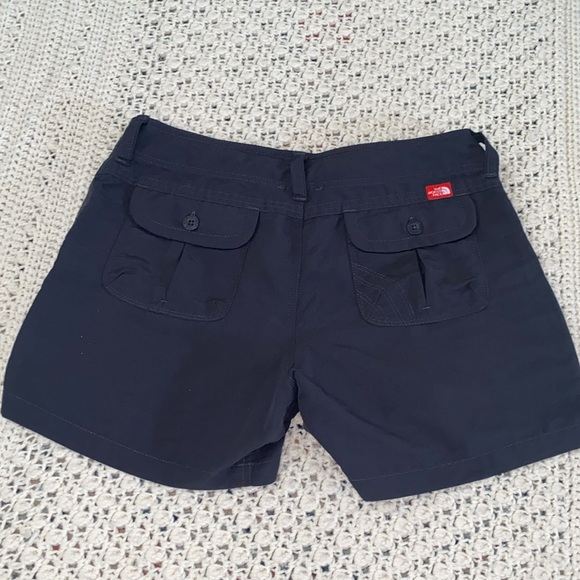 North Face Cargo hiking shorts EUC SZ 8 dark grey - Picture 2 of 6